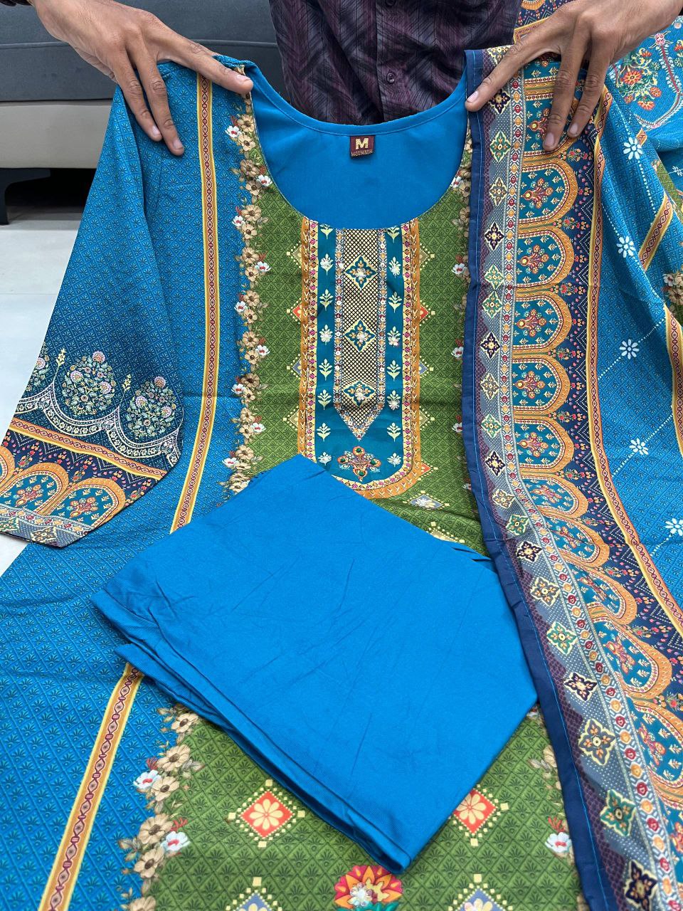 beautiful 3 pis suit sets in pure kitkat silk top with full handwork