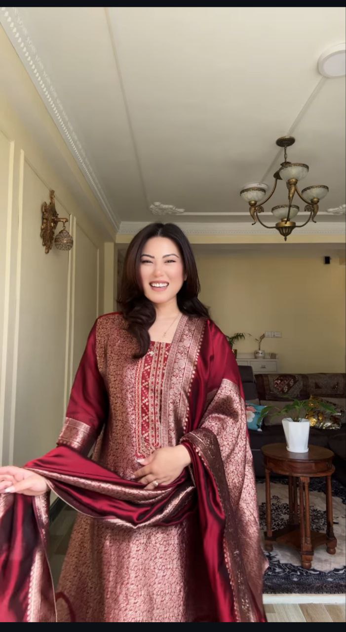 Beautiful Suit Sets in pure Banarasi Suit Set Top pent with duppta with jcard wiving