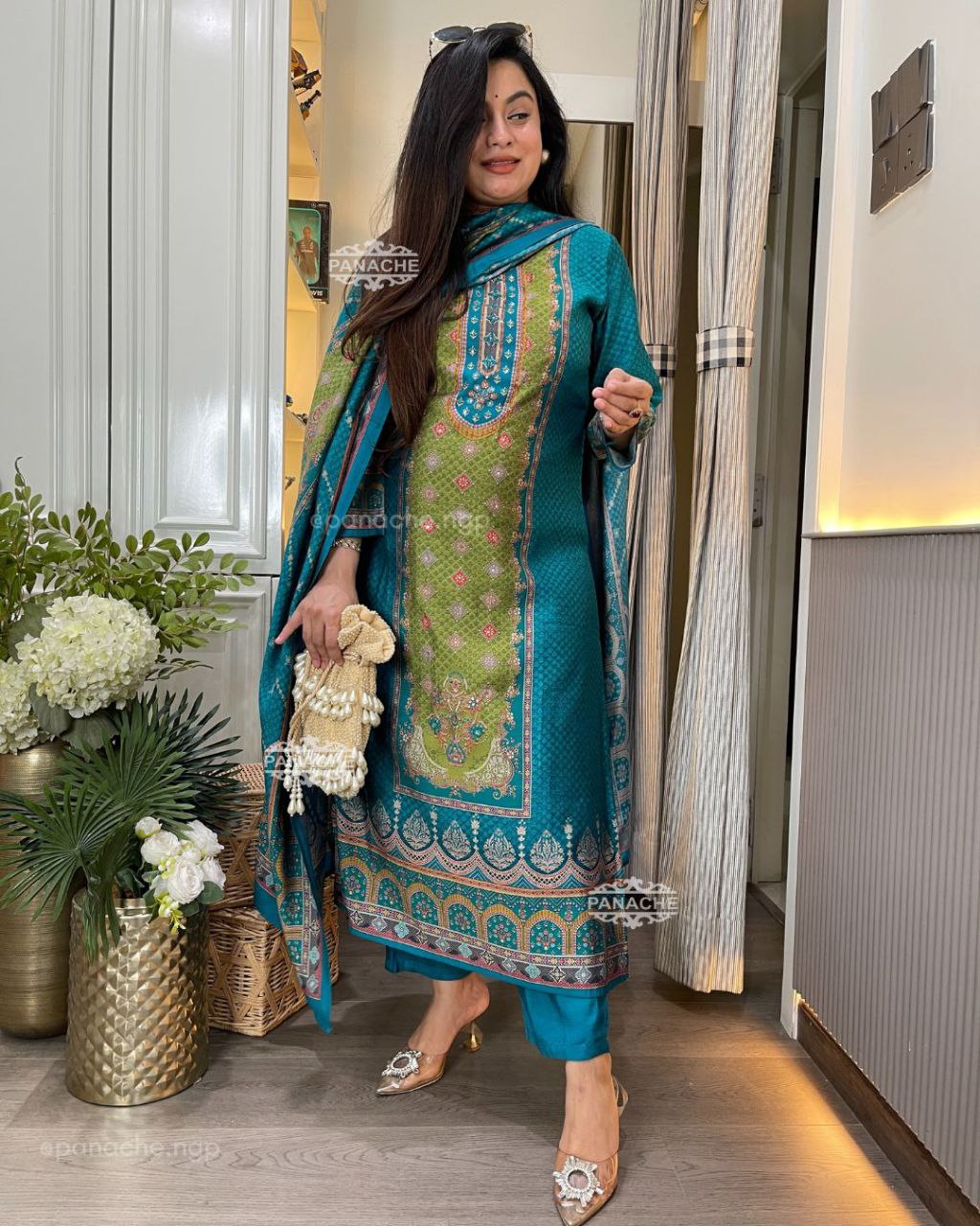 beautiful 3 pis suit sets in pure kitkat silk top with full handwork