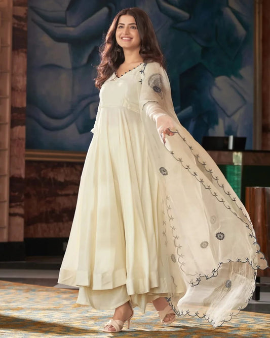 💃 Bollywood Inspired White Anarkali with Embroidered Dupatta – Festive & Party Wear 💃