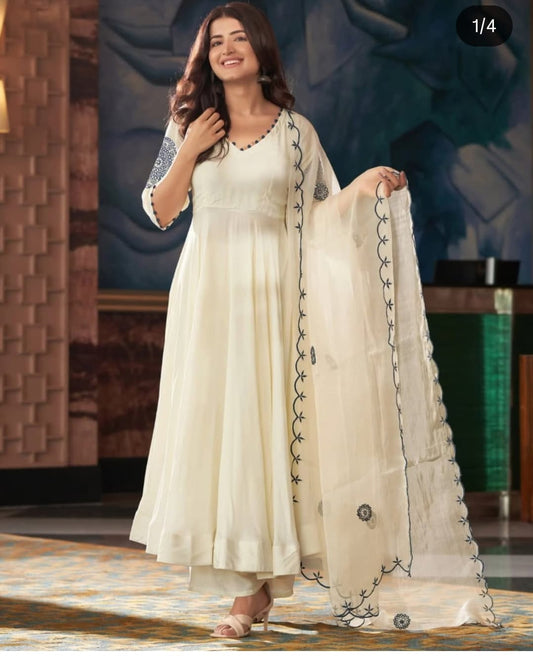 💃 Bollywood Inspired White Anarkali with Embroidered Dupatta – Festive & Party Wear 💃
