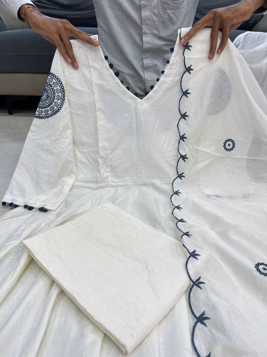 💃 Bollywood Inspired White Anarkali with Embroidered Dupatta – Festive & Party Wear 💃