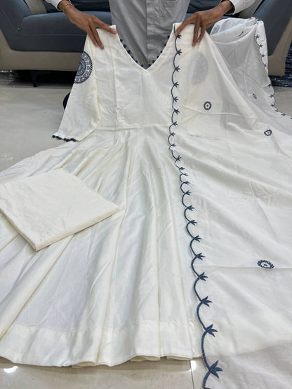 💃 Bollywood Inspired White Anarkali with Embroidered Dupatta – Festive & Party Wear 💃