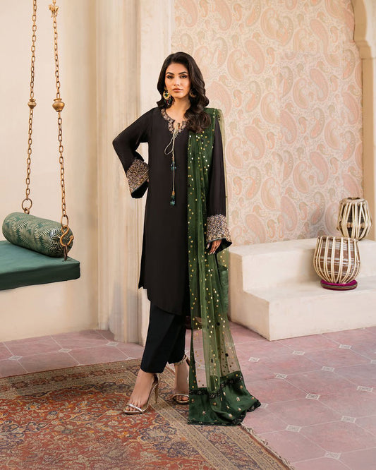 ENHANCE THE BEAUTY OF YOUR WARDROBE WITH THIS NEWLY LAUNCHED KURTI-PANT SET
