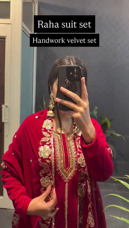 🥻3 PIECE EMBROIDERED SUIT ON VELVET FABRIC WITH HEAVY WORK🥻