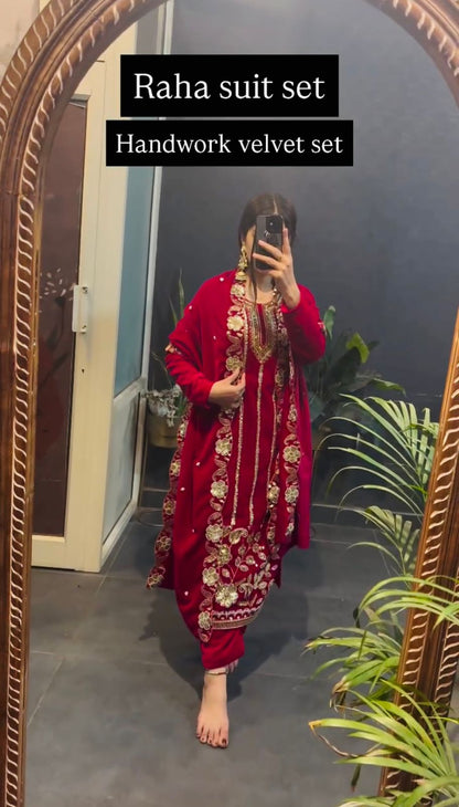 🥻3 PIECE EMBROIDERED SUIT ON VELVET FABRIC WITH HEAVY WORK🥻