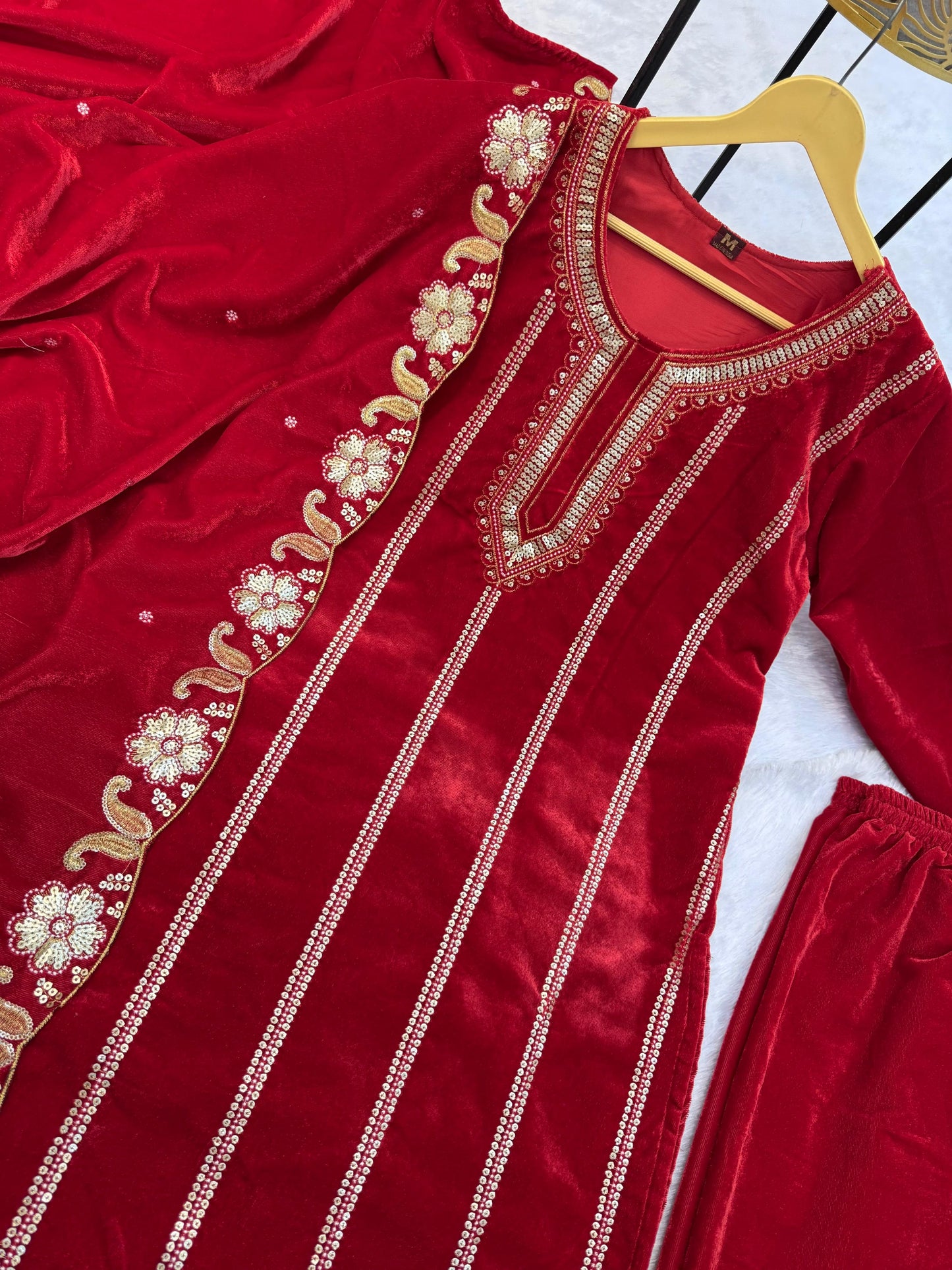 🥻3 PIECE EMBROIDERED SUIT ON VELVET FABRIC WITH HEAVY WORK🥻