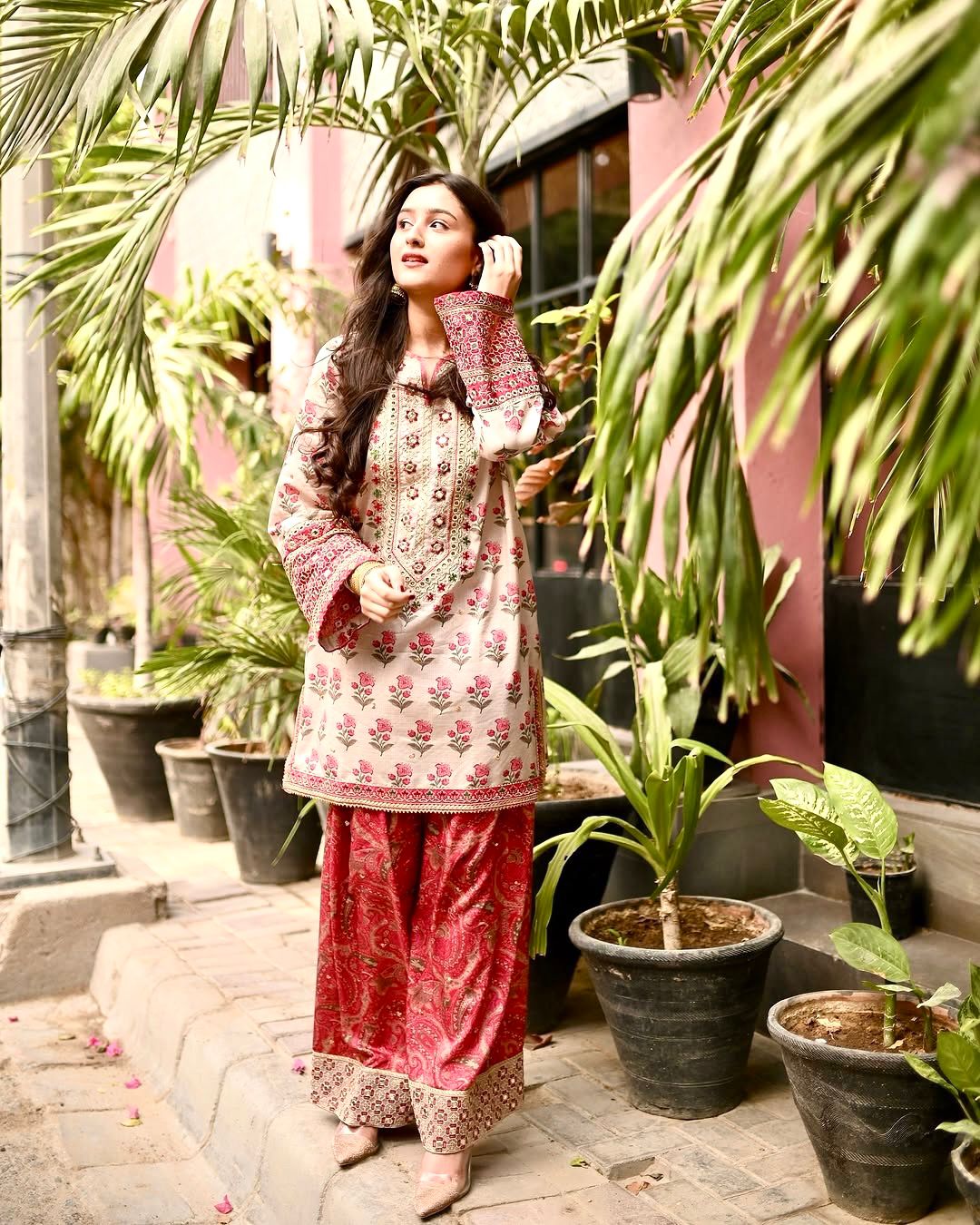 💃 đěsigner party wear look pur natural crepe top & farshi palazzo with dupatta set