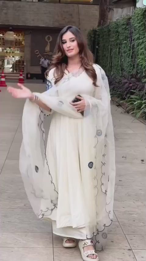 💃 Bollywood Inspired White Anarkali with Embroidered Dupatta – Festive & Party Wear 💃