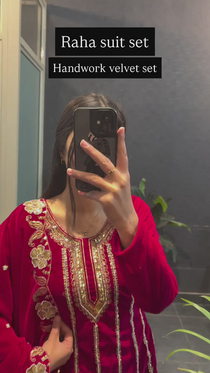 🥻3 PIECE EMBROIDERED SUIT ON VELVET FABRIC WITH HEAVY WORK🥻